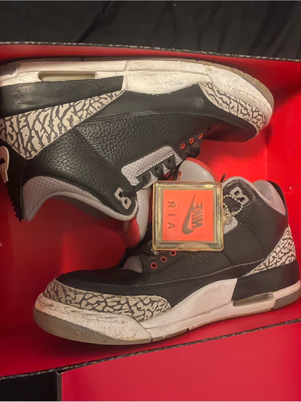 Jordan 3 black cement (size 9 men) - Picture 4 of 5